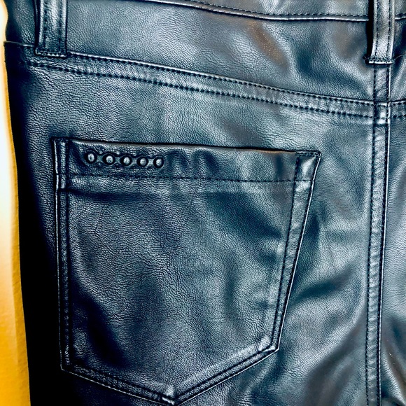 BLANK NYC Black Faux Leather Vegan Whipstitch Rock & Roll Jeans! Size 27 - Picture 8 of 15